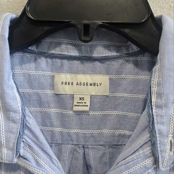 Free Assembly short sleeved button up shirt boys size XS - Picture 3 of 3